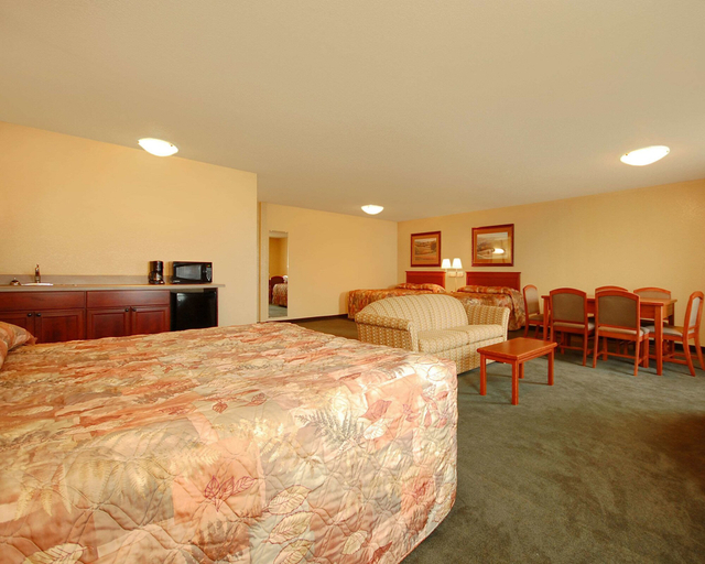 Bedroom 3, Econo Lodge Inn & Suites Kearney South, Buffalo