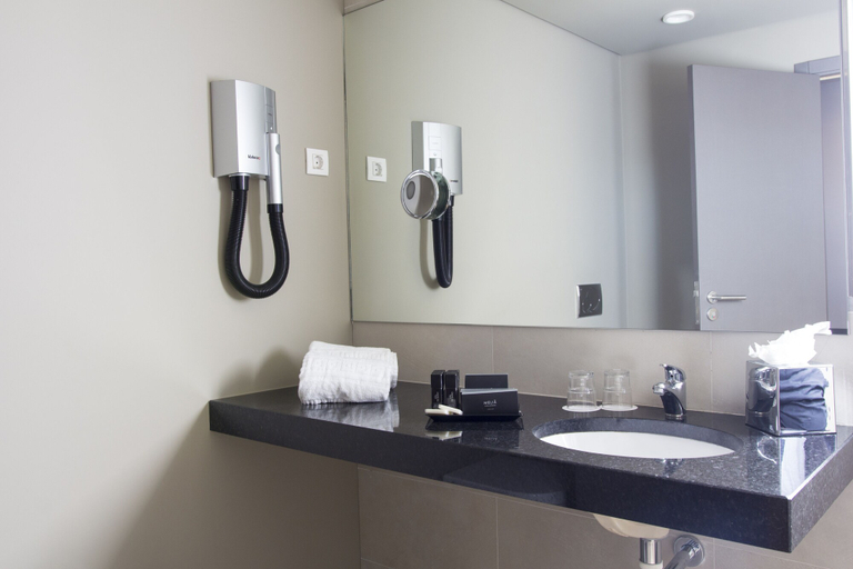 Bathroom 5, Melia Setubal, Setúbal