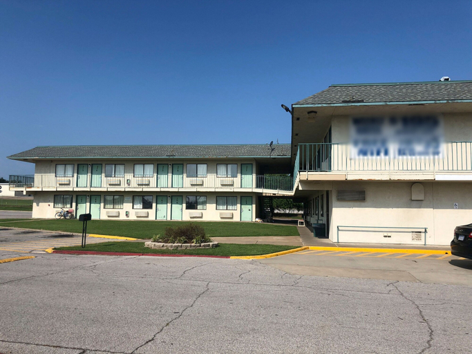 Exterior & Views 2, Regency Inn, Tulsa