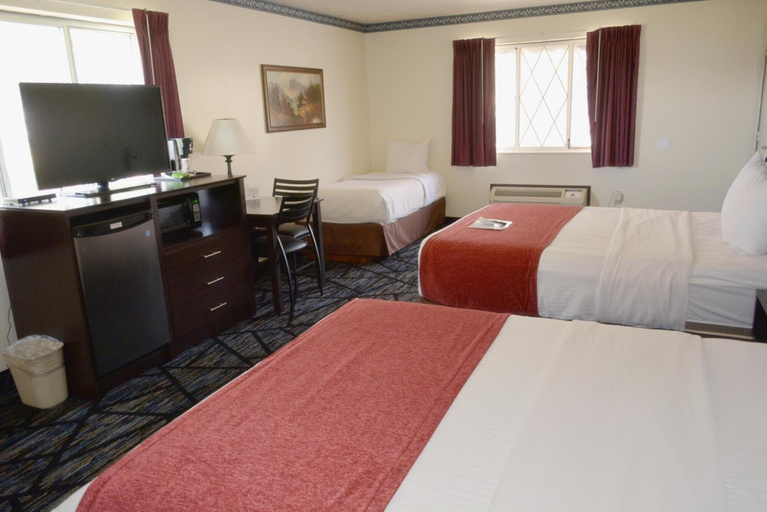 Bedroom 5, Frankenmuth Motel, Saginaw