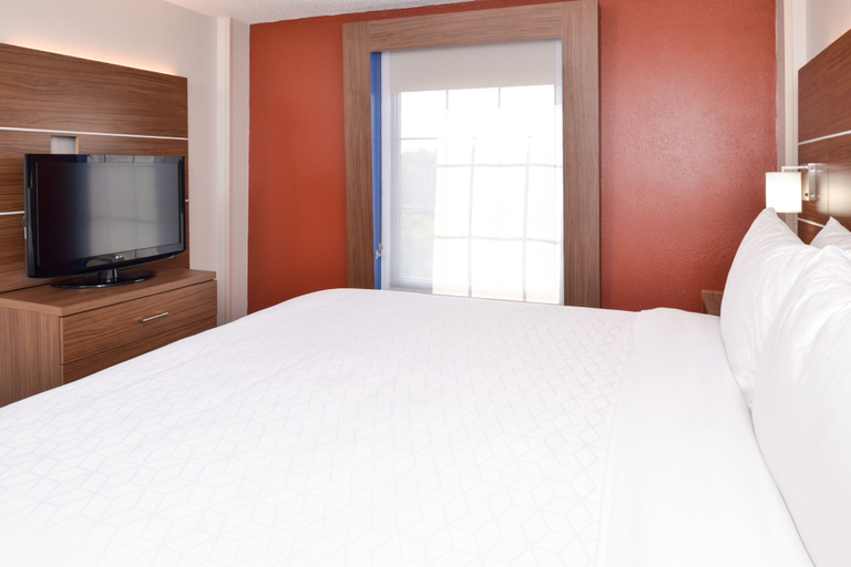 Bedroom 3, Holiday Inn Express TOWSON BALTIMORE N by IHG, Baltimore