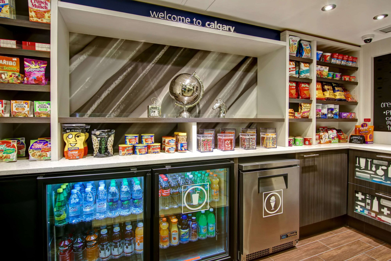 Food & Drinks 5, Hampton Inn & Suites by Hilton Calgary-Airport, Division No. 6