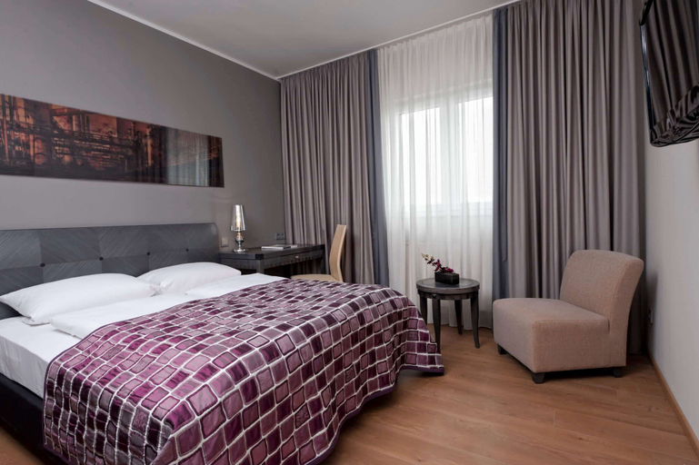 Bedroom 2, Wyndham Duisburger Hof, Duisburg