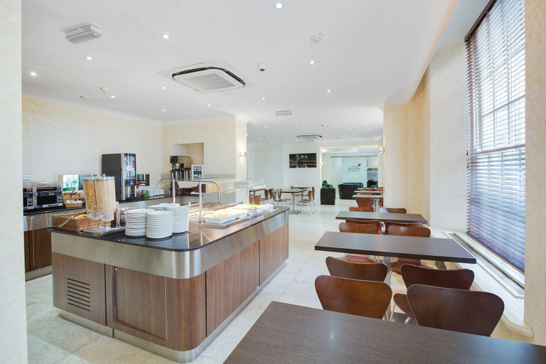 Food & Drinks 5, Queens Park Hotel, London