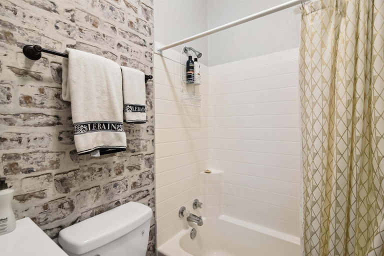 Bathroom 3, Patty's Place, Galveston