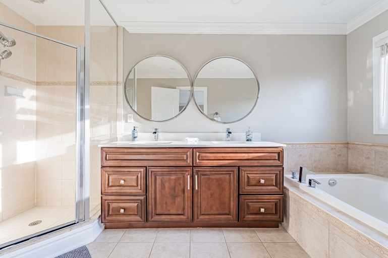 Bathroom 4, Luxury Villa - Mississauga Square One, Peel