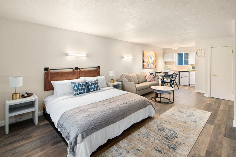 Bedroom 3, Hotel McCoy Pullman - Art, Coffee, Beer, Wine, Whitman