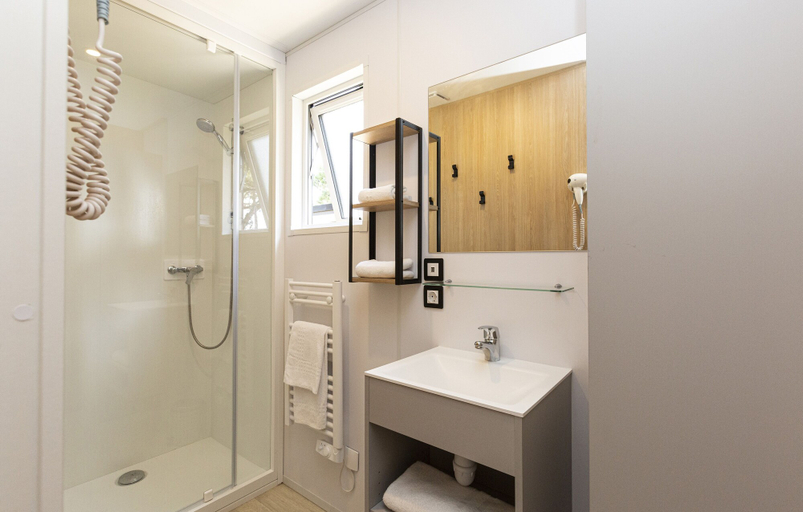 Bathroom 3, Domaine Résidentiel de Plein Air Tamarins Plage, Charente-Maritime