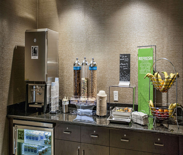 Food & Drinks 5, Hampton Inn Hibbing, Saint Louis