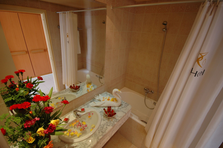 Bathroom 4, Iris Djerba Hotel & Thalasso, Djerba Midoun