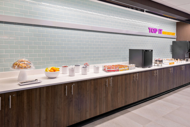Food & Drinks 5, Tru by Hilton Spartanburg, Spartanburg