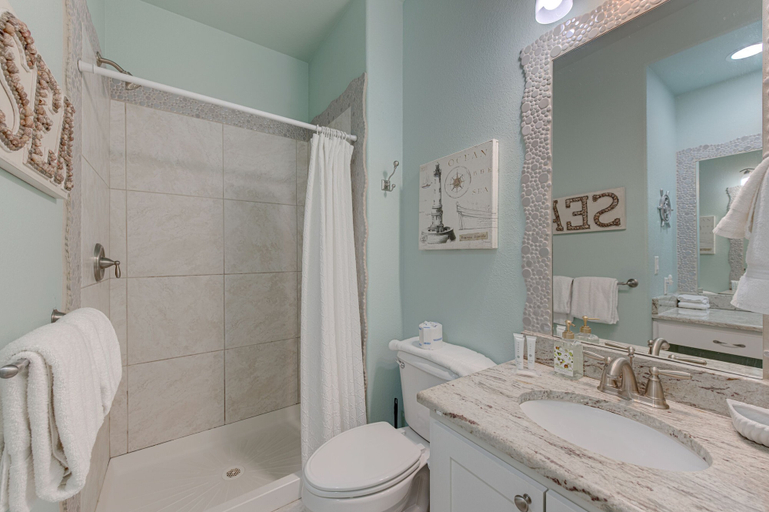 Bathroom 4, Big Kahuna, Nueces