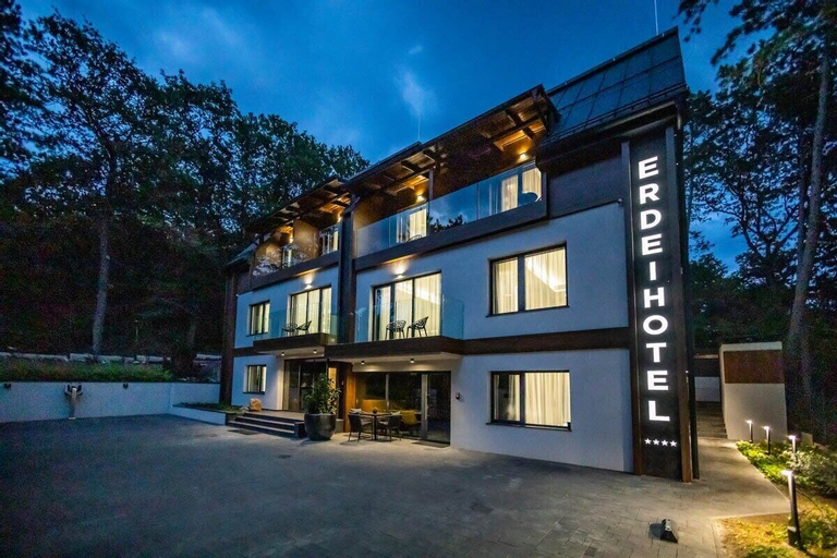 4évszak Erdeihotel, Gyöngyös
