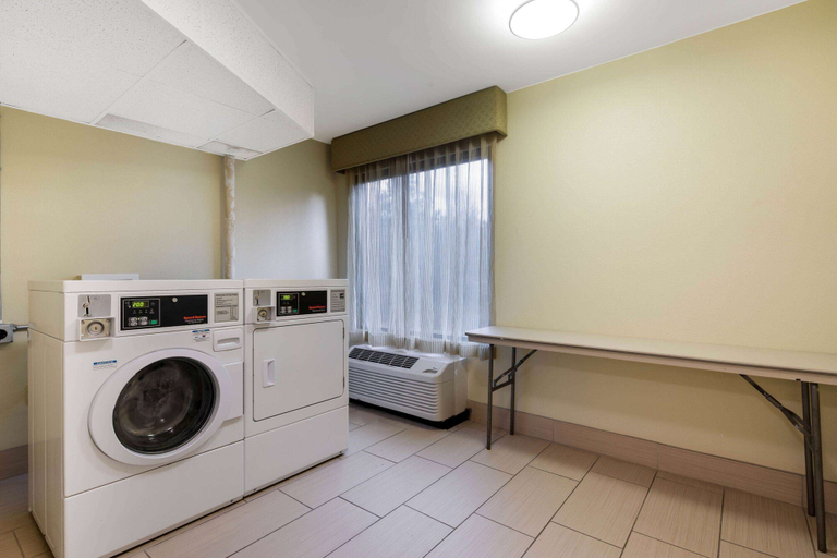 Bathroom 5, La Quinta Inn & Suites by Wyndham LaGrange / I-85, Troup