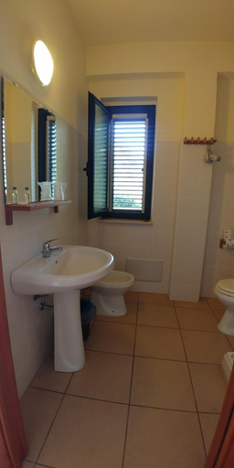 Bathroom 4, La Piana degli Ulivi, Cosenza