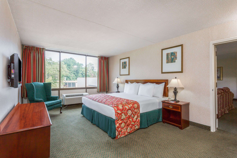 Bedroom 3, Ramada by Wyndham Triangle/Quantico, Prince William