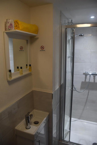 Bathroom 3, Old Silent Inn , Bradford