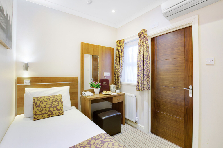 Bedroom 3, Queens Park Hotel, London