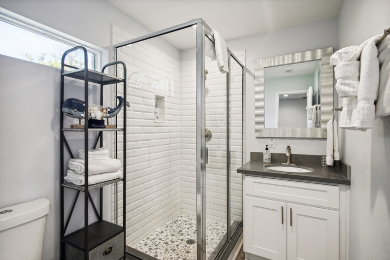 Bathroom 3, Ocean Pearl, Galveston