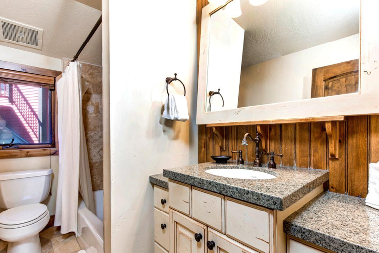 Bathroom 4, Beautiful Air 3 Bedrooms POA-504B by KBM, Summit