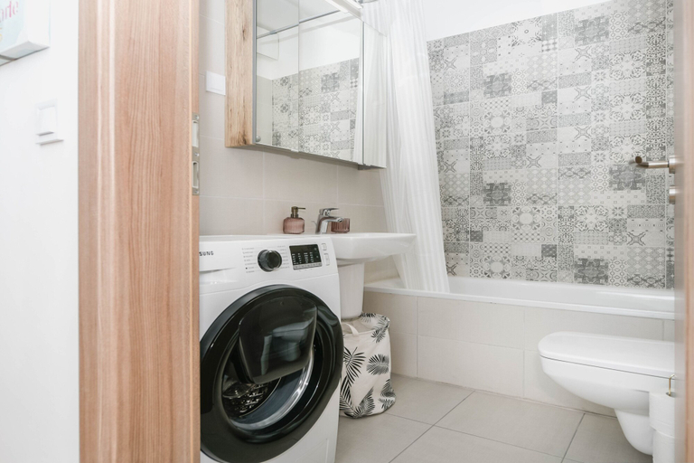 Bathroom 3, Elisabeth Downtown Apartments by FirstHost, Budapesti