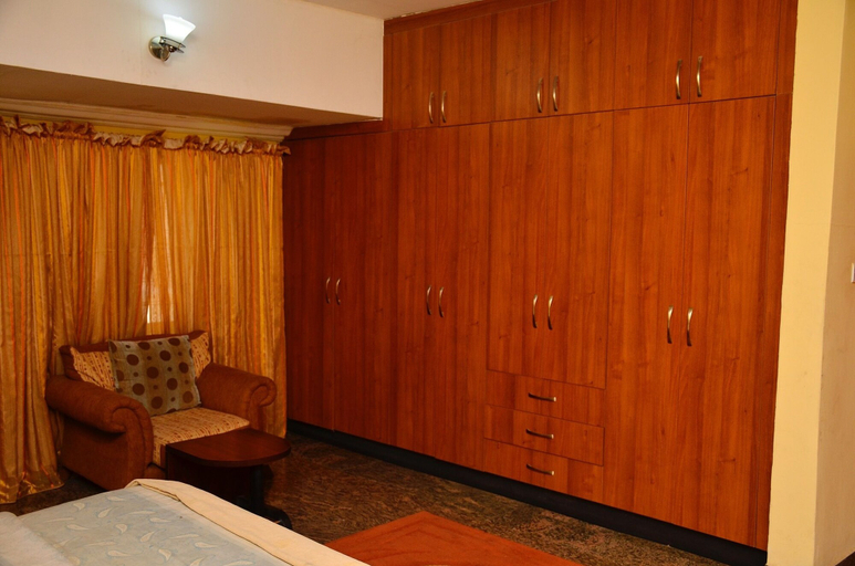 Others 5, Yanna Lodge, Kaduna North