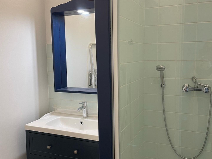 Bathroom 3, Les Trois Cèdres, Charente-Maritime