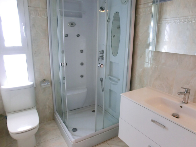 Bathroom 3, Villa Vistamar, Girona