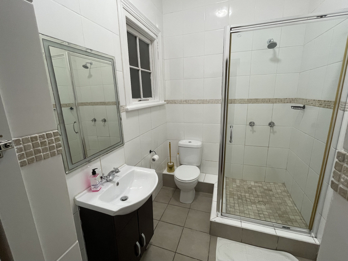 Bathroom 3, Drifters Haven Accommodations, Nelson Mandela Bay