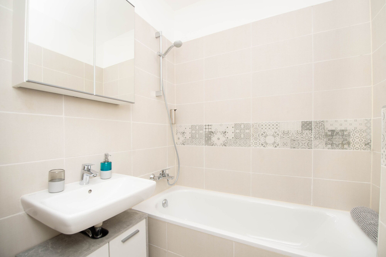 Bathroom 3, Elisabeth Downtown Apartments by FirstHost, Budapesti