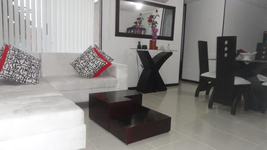 Others 4, Emdoralahouse, Santiago de Cali