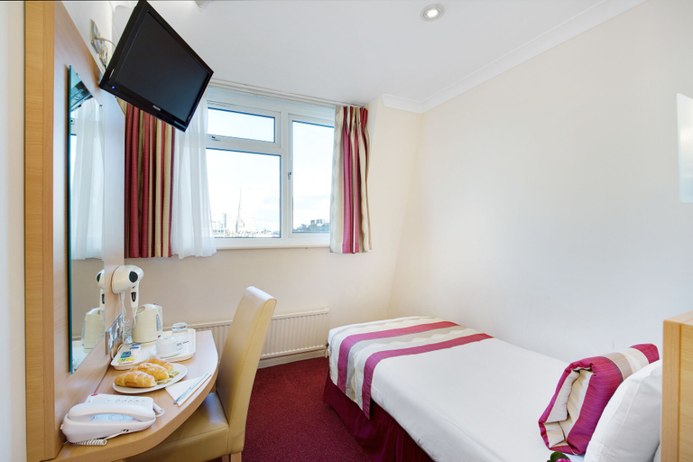 Bedroom 3, Queens Park Hotel, London