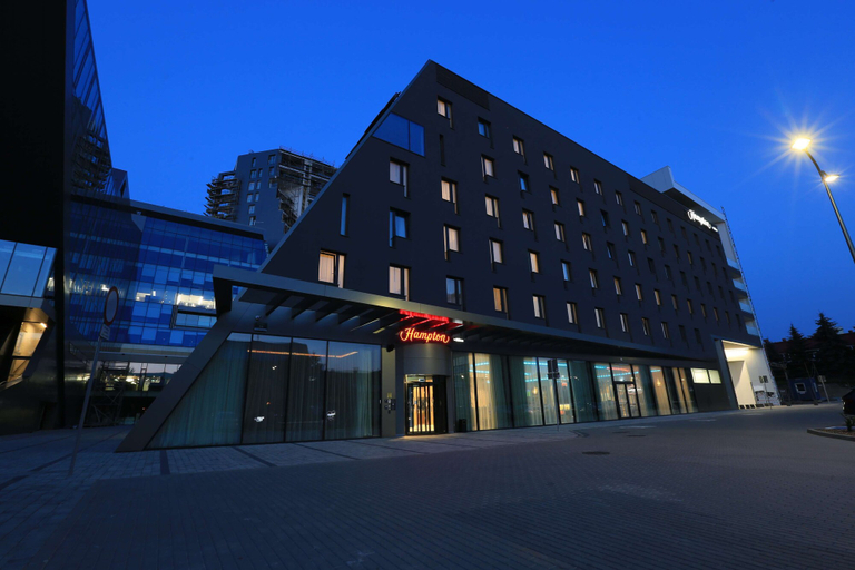 Exterior & Views