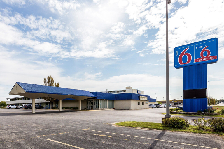 Exterior & Views 1, Studio 6-Pekin, IL, Tazewell