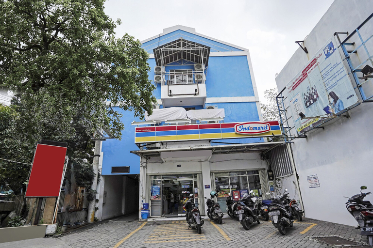 Exterior & Views 2, OYO 91035 De Ritz Residence, Surabaya