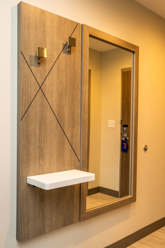 Bathroom 5, Holiday Inn Express & Suites CHARLOTTESVILLE by IHG, Albemarle