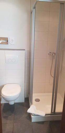 Bathroom 5, Hotel Haus Hubertus, Heidekreis