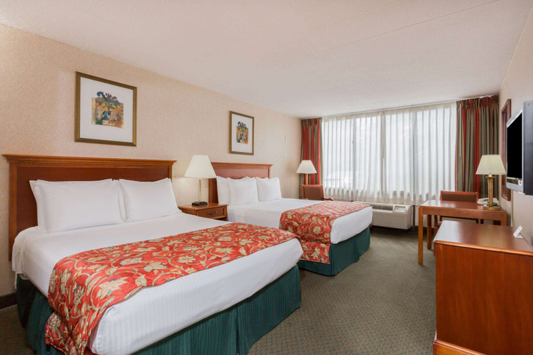 Bedroom 3, Ramada by Wyndham Triangle/Quantico, Prince William