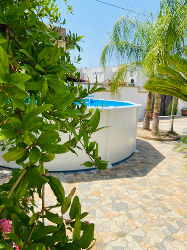 Others 3, Villa Verde con piscina, Lecce