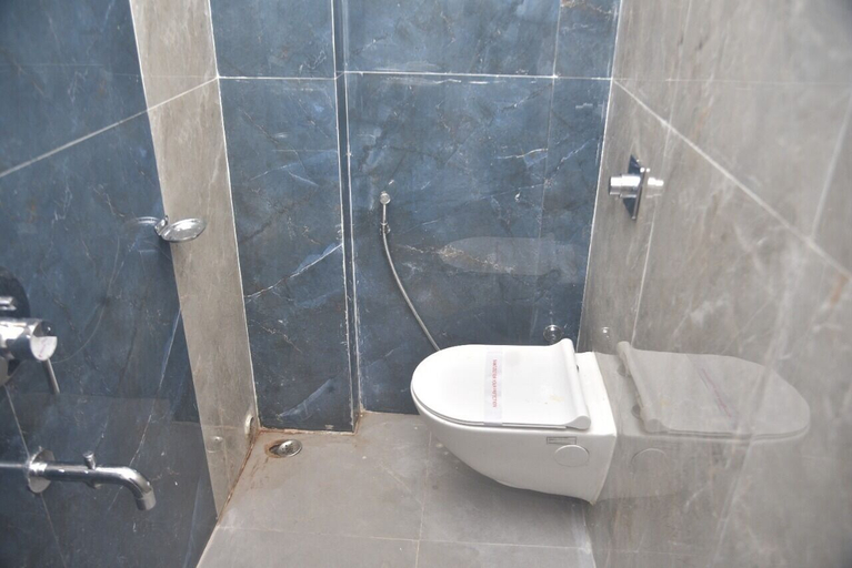 Bathroom, Hotel Maa International, Alipurduar