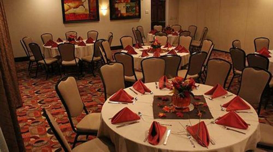Food & Drinks 5, Hilton Garden Inn Cincinnati Blue Ash, Cincinnati