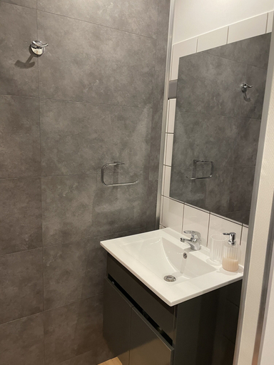Bathroom 4, Apart'Moment Bourbourg Centre, Nord