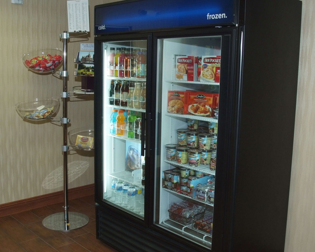 Food & Drinks 5, Hampton Inn Macomb, McDonough