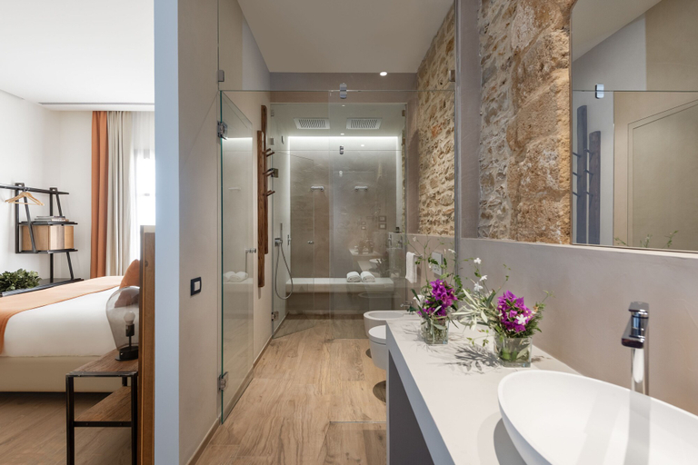 Bathroom 5, Momentum Resort, Trapani