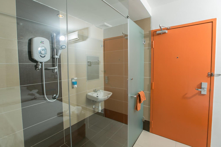 Bathroom 5, 1 Hotel Mahkota Cheras, Hulu Langat