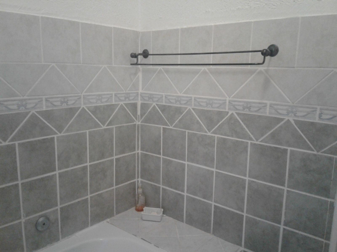 Bathroom 3, Road View Lodge, Masungu