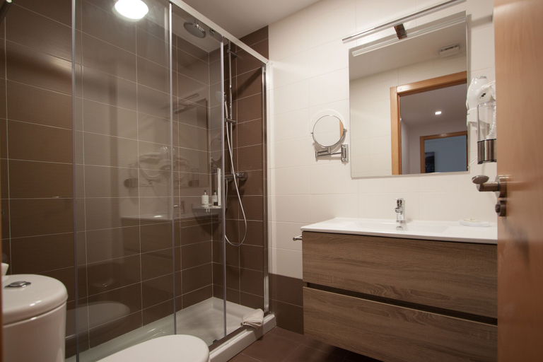 Bathroom, Cuquiellu. Apartamento con piscina, Asturias