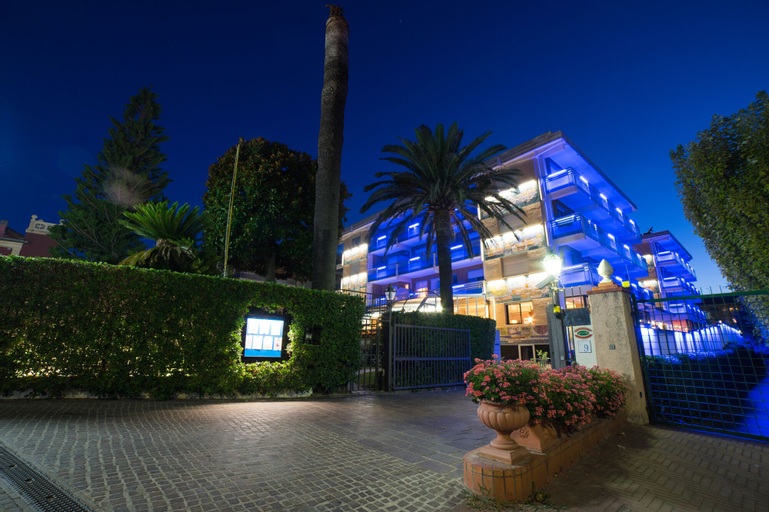 Exterior & Views 2, Hotel Garden Lido, Savona