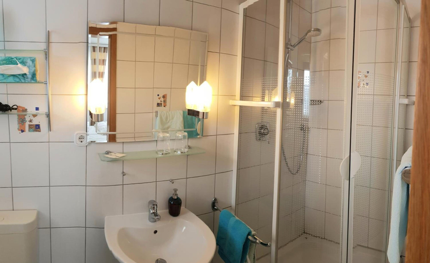 Bathroom 5, Gästehaus Tepel, Hochsauerlandkreis