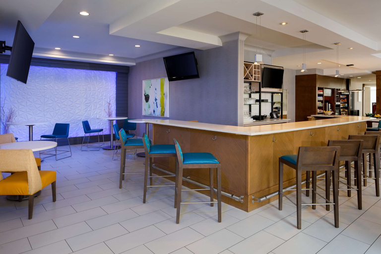 Food & Drinks 5, Hilton Garden Inn Cincinnati Blue Ash, Cincinnati